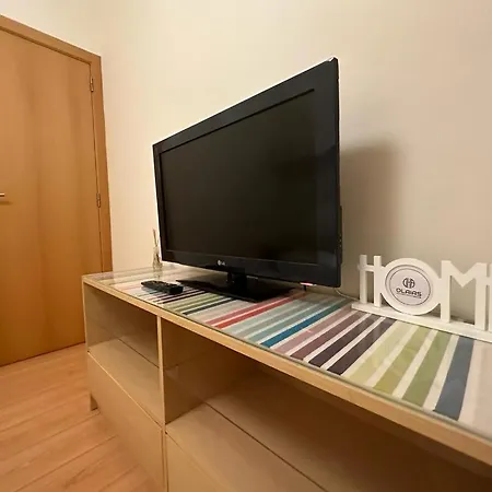 Homely Flat With Patio Near Airport - Oha Ii Appartamento