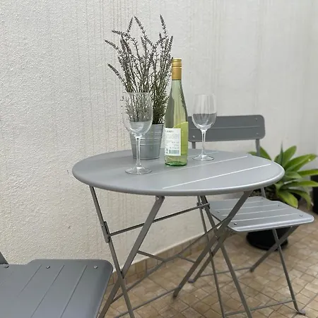 Homely Flat With Patio Near Airport - Oha Ii * Lisbona
