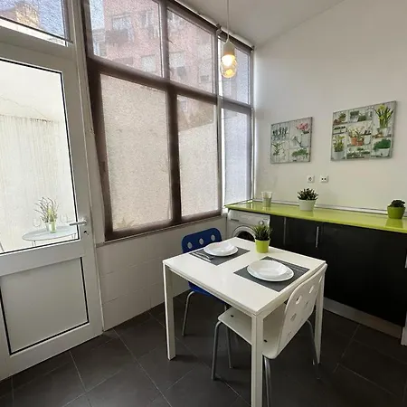Appartamento Homely Flat With Patio Near Airport - Oha Ii Lisbona