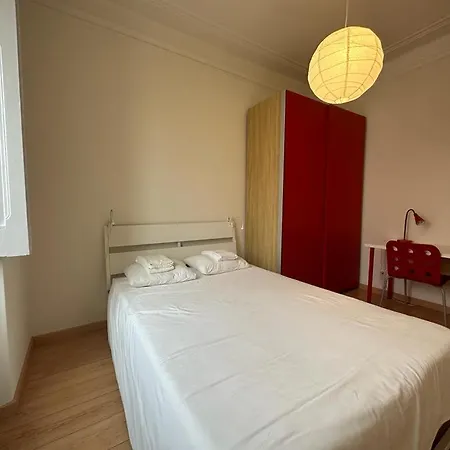 Homely Flat With Patio Near Airport - Oha Ii Lisbona