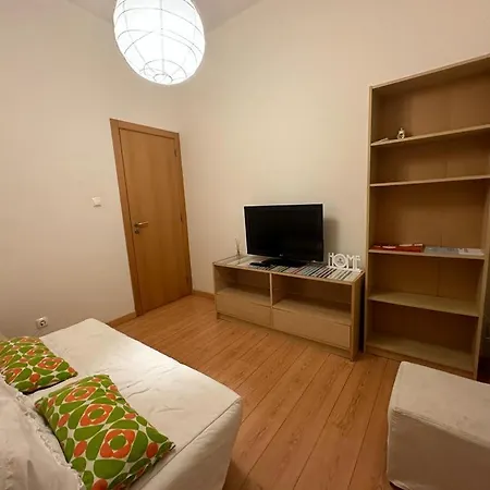 Homely Flat With Patio Near Airport - Oha Ii Lisbona