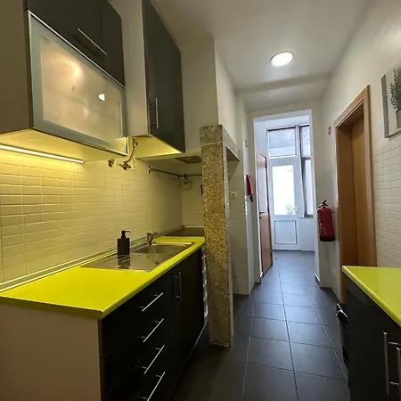 Homely Flat With Patio Near Airport - Oha Ii * Lisbona