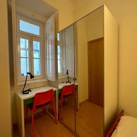 Appartamento Homely Flat With Patio Near Airport - Oha Ii
