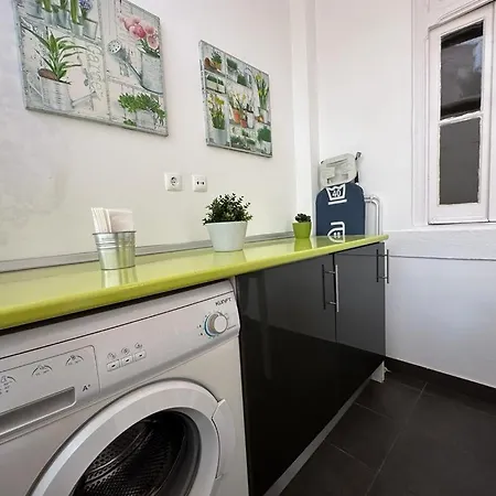 Homely Flat With Patio Near Airport - Oha Ii Appartamento