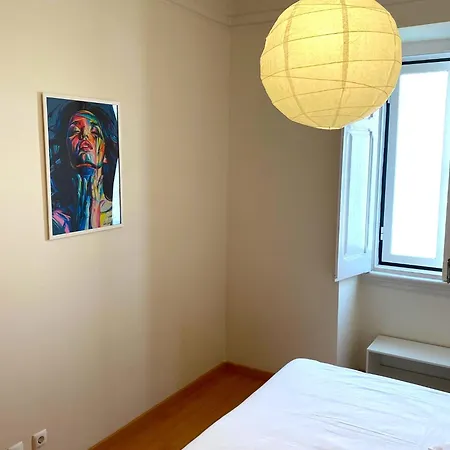 Homely Flat With Patio Near Airport - Oha Ii Lisbona